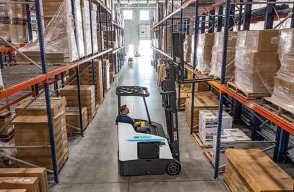 Stand-up Counterbalance Forklift: Maneuverability Meets Muscle